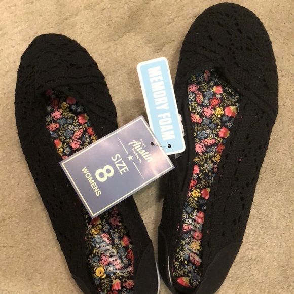 austin trading co Shoes - Lacy cotton skimmers size 8 new with tags